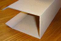 machine  raliser des canelures dans le carton compact pour la fabrication de coffrets  angles droits